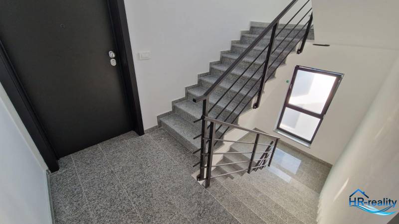marlimat-nekretnine-prodaja-apartman-novalja-10.jpg